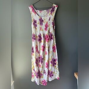 Floral Sleeveless Dress - White and Purple, stretchy, flowy 
Size large